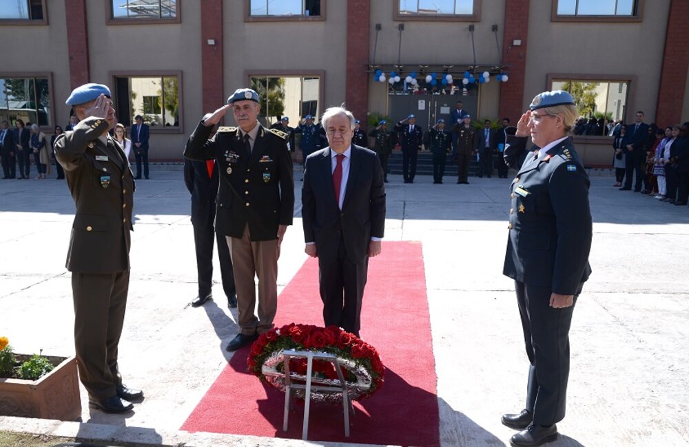 The SG Mr. António Guterres accompanied by Major. Gen Jose Eladio Alcain, former Head of Mission and Chief Military Observer (HoM / CMO) observing a minute of silence in memory of fallen heroes of UNMOGIP